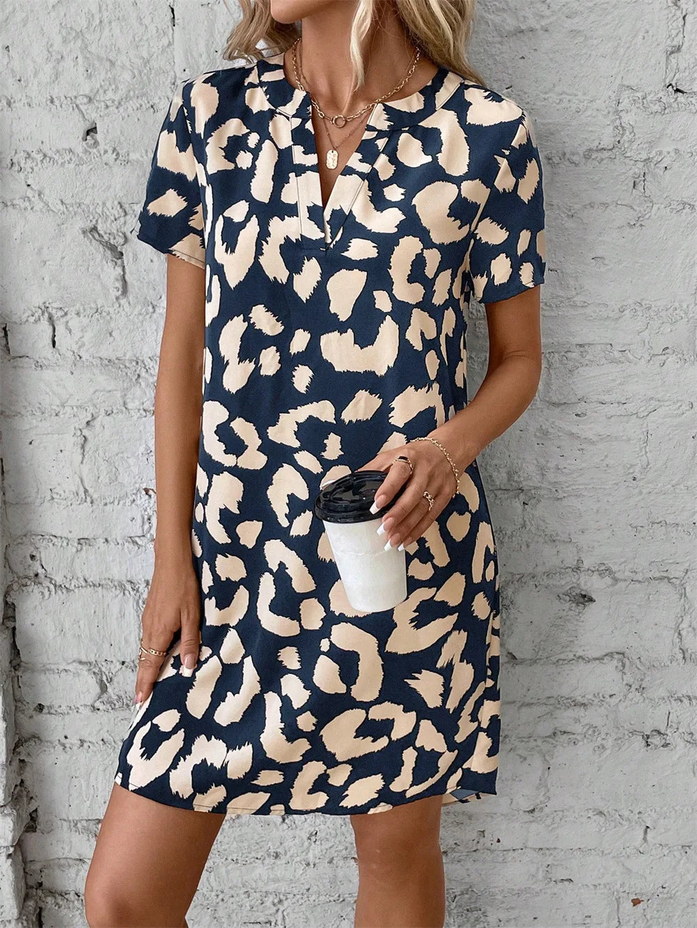 Beautifully Finished Dress in a Timeless Design