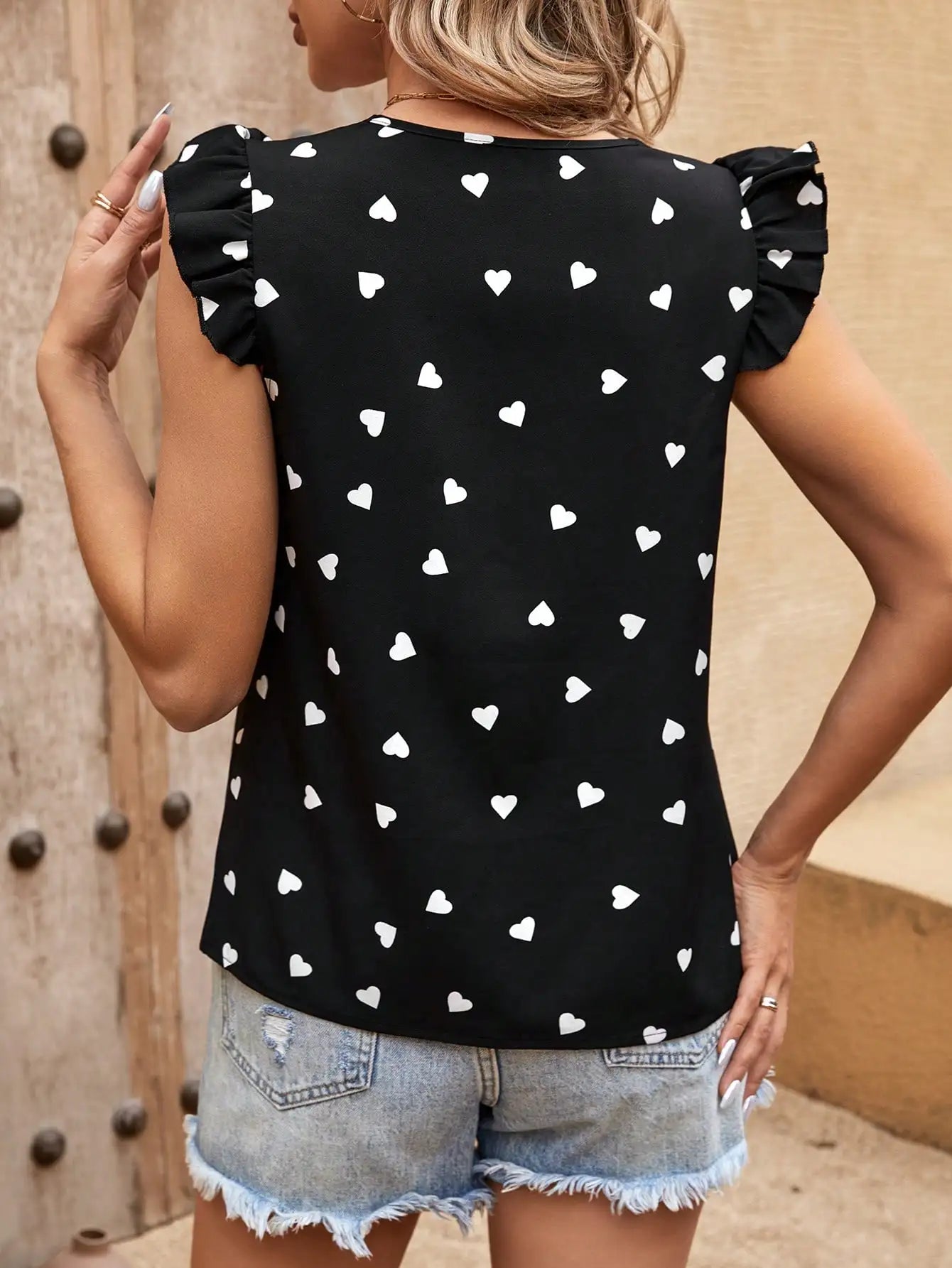 Effortlessly Elegant Blouse with a Timeless Design