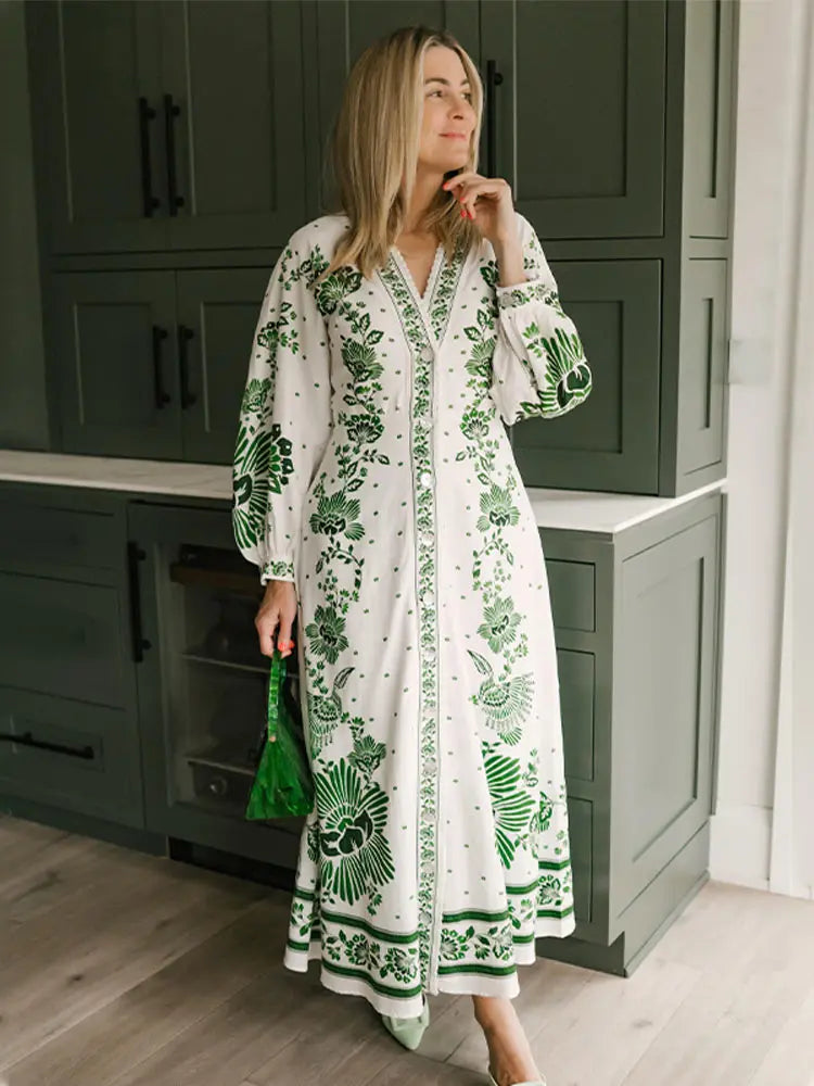 Classic Vintage Dress with a Flattering Fit