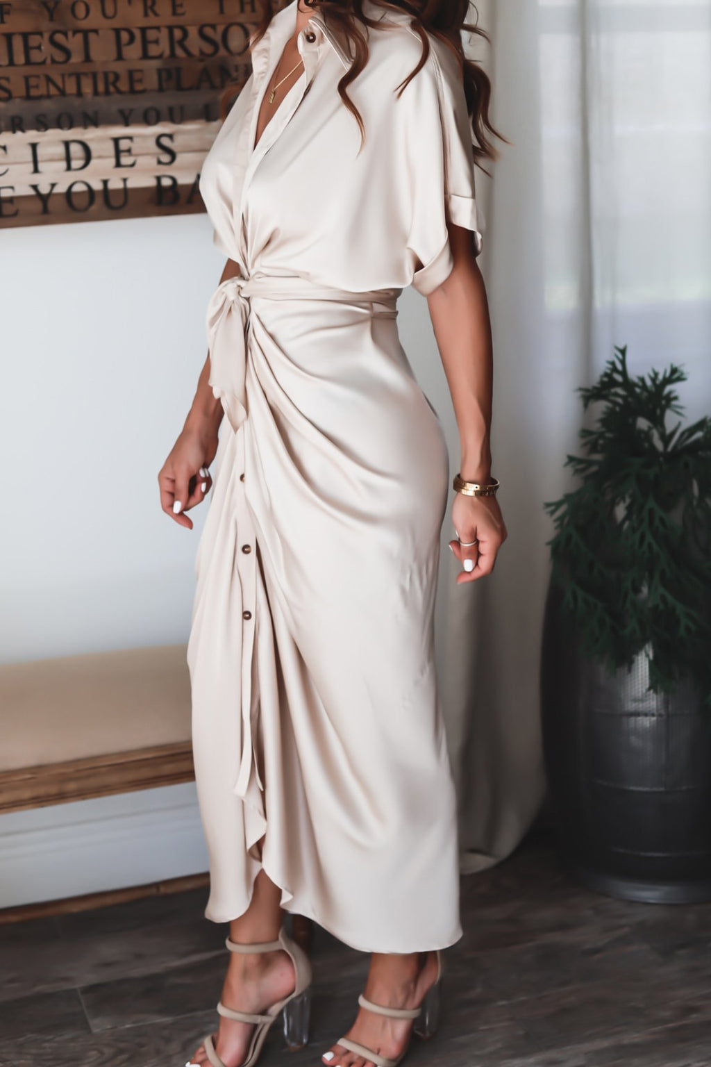 Well Tailored Dress with a Graceful Silhouette