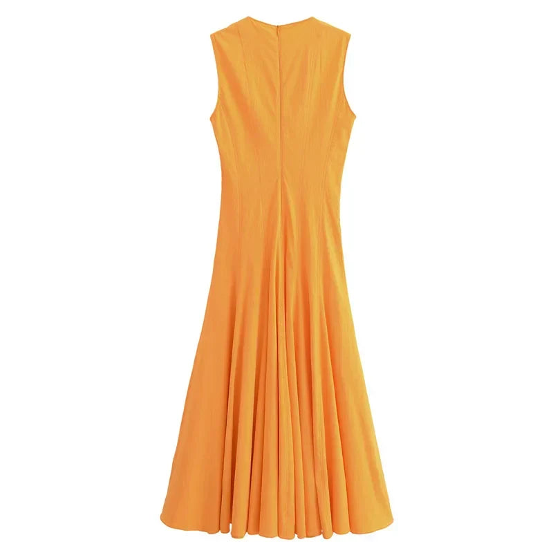 Beautifully Finished Dress in a Timeless Design