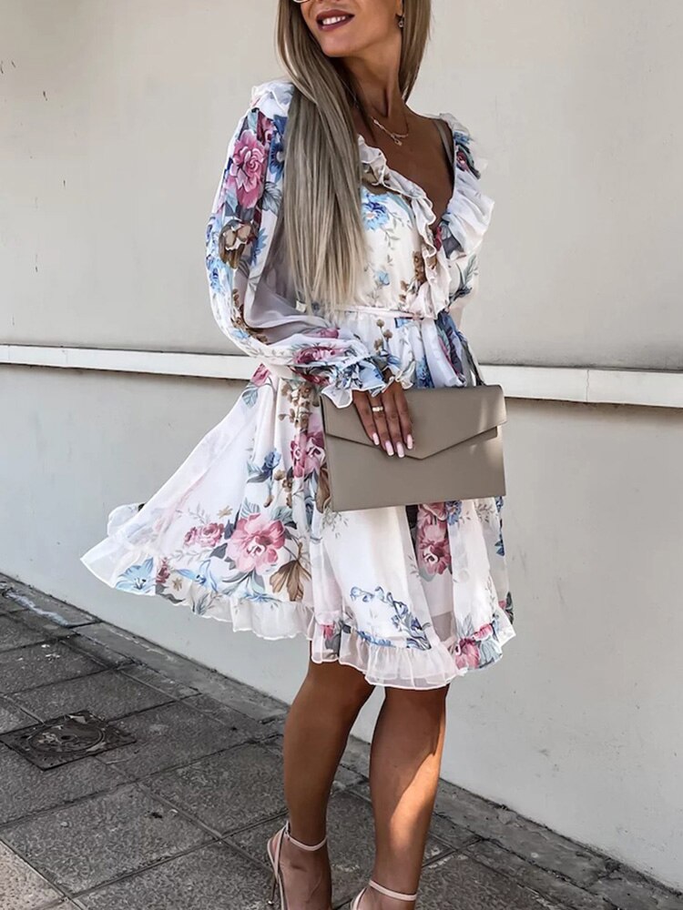 Effortlessly Elegant Dress with a Timeless Design
