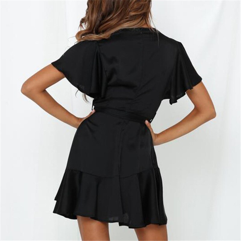 Beautifully Finished Dress in a Timeless Design