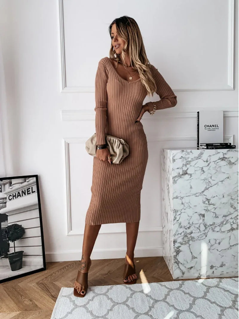 Beautifully Finished Dress in a Timeless Design