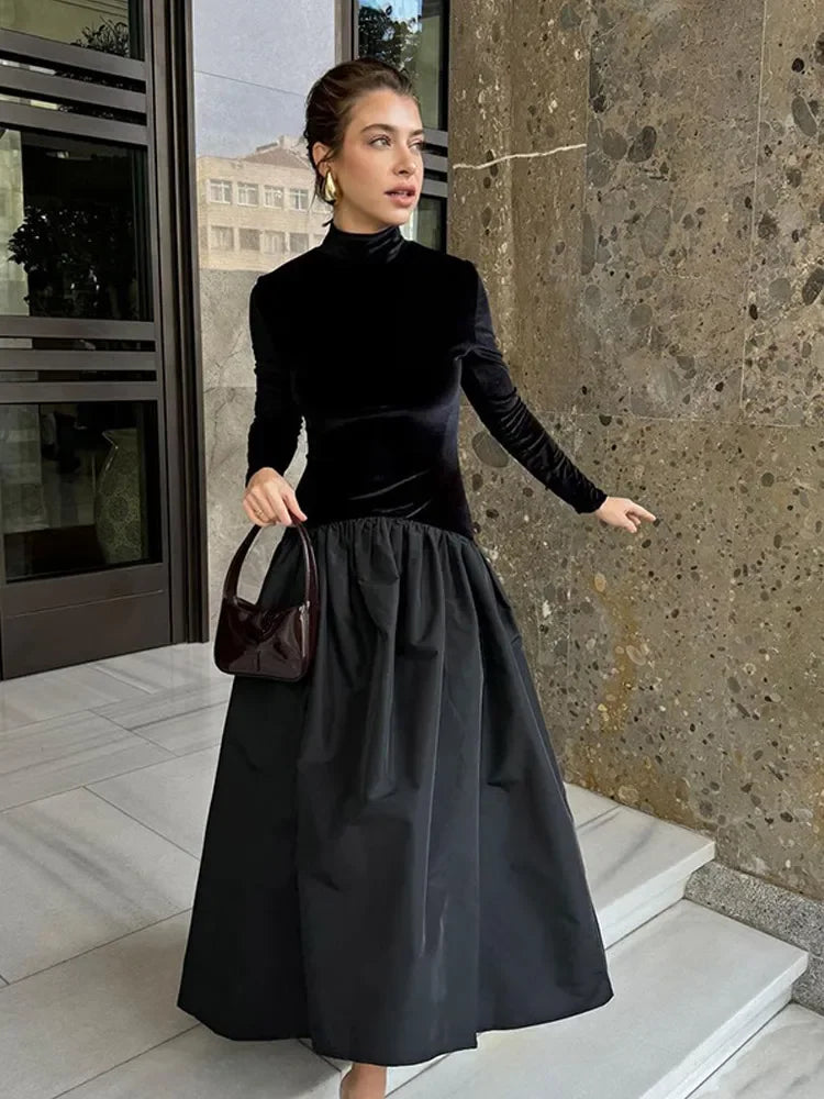 Classic Vintage Dress with a Flattering Fit