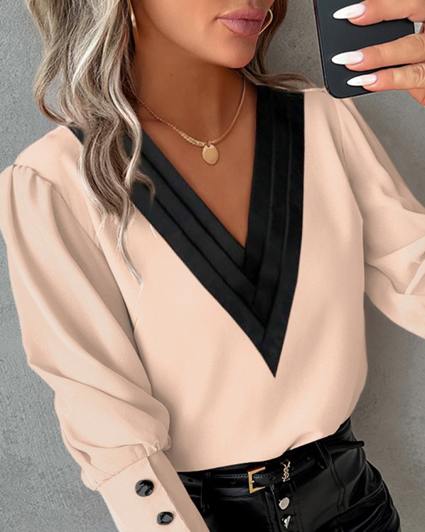 Classic Vintage Blouse with a Flattering Fit