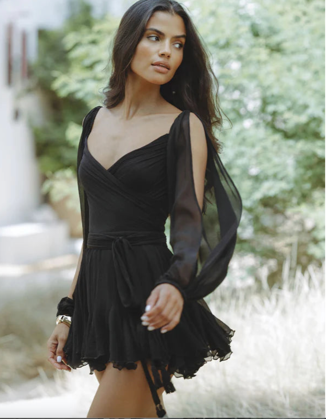 Effortlessly Elegant Dress with a Timeless Design