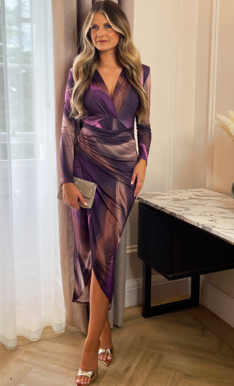 Well Tailored Dress with a Graceful Silhouette