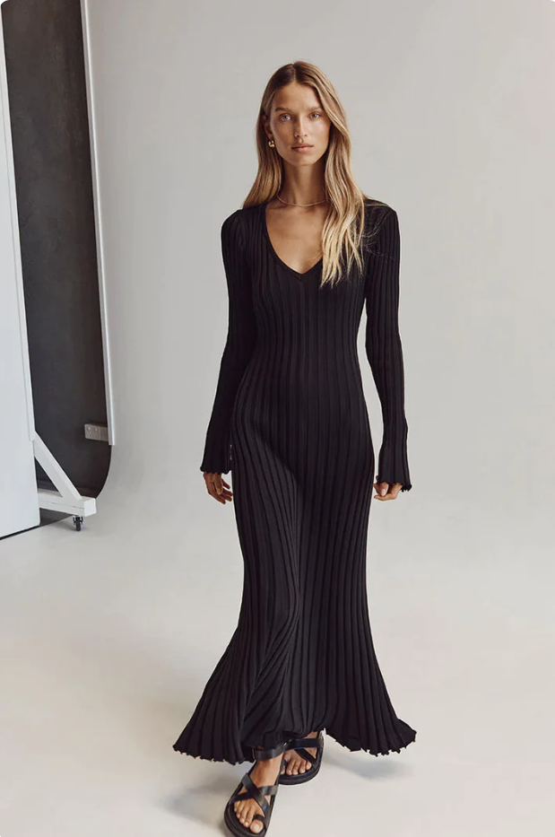Effortlessly Elegant Dress with a Timeless Design