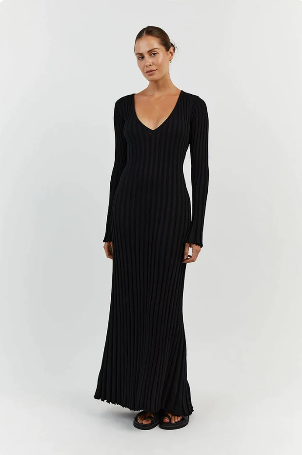 Effortlessly Elegant Dress with a Timeless Design