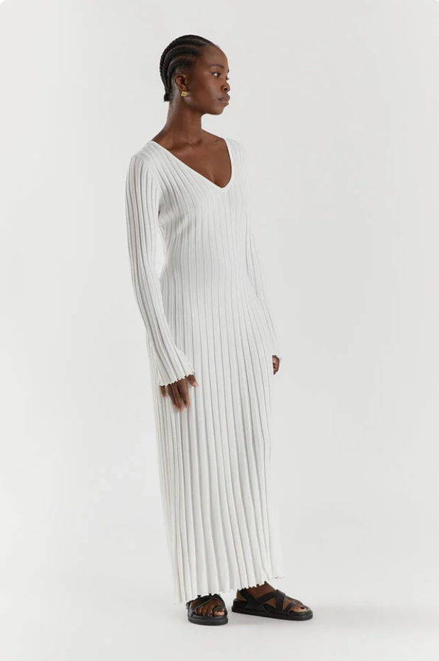 Effortlessly Elegant Dress with a Timeless Design