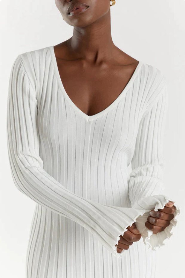 Effortlessly Elegant Dress with a Timeless Design