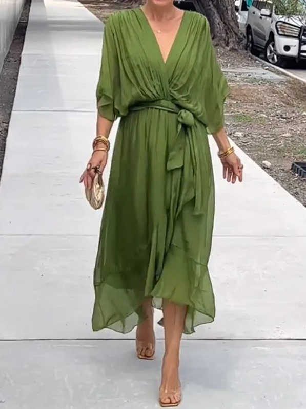 Classic Vintage Dress with a Flattering Fit