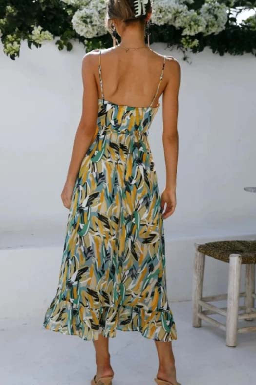 Effortlessly Elegant Dress with a Timeless Design