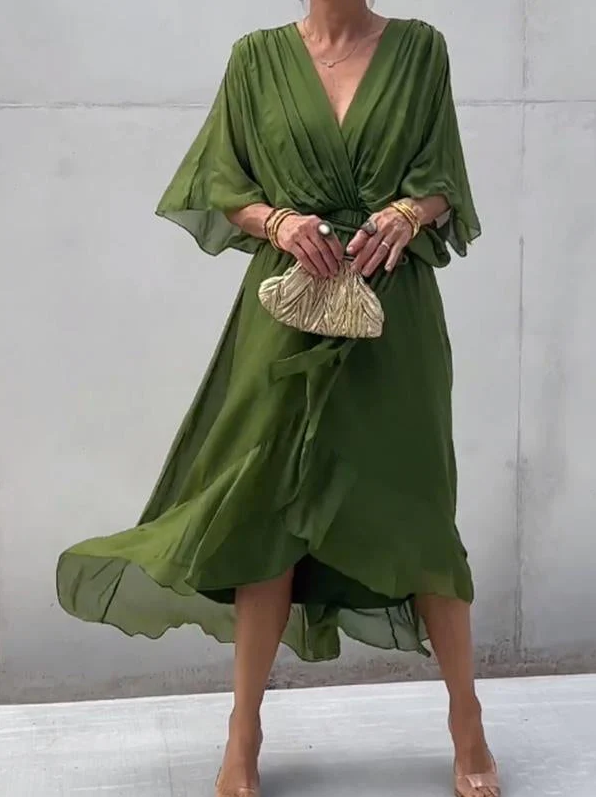 Classic Vintage Dress with a Flattering Fit