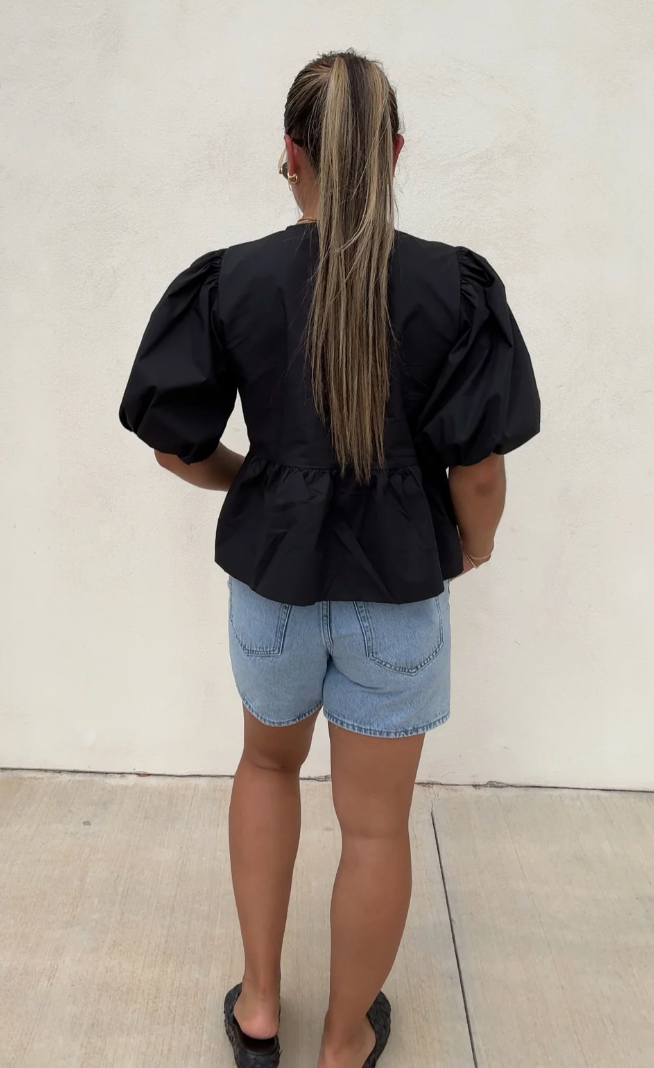 Classic Vintage Blouse with a Flattering Fit