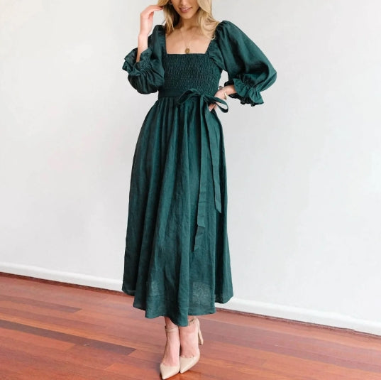 Beautifully Finished Dress in a Timeless Design