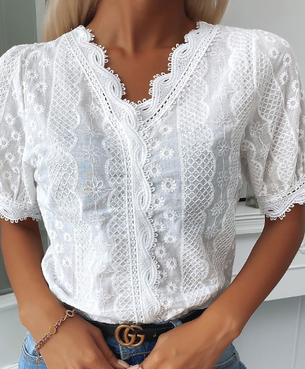 Effortlessly Elegant Shirt with a Timeless Design