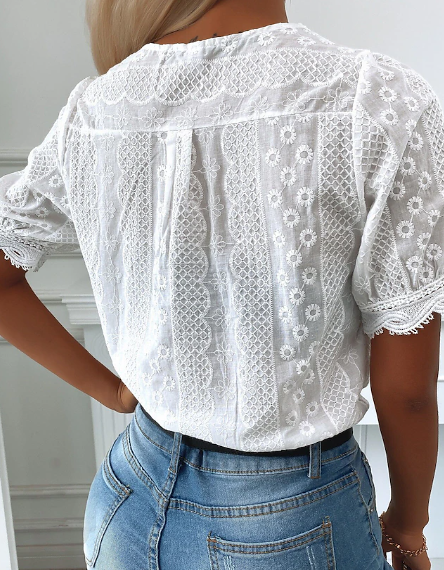 Effortlessly Elegant Shirt with a Timeless Design