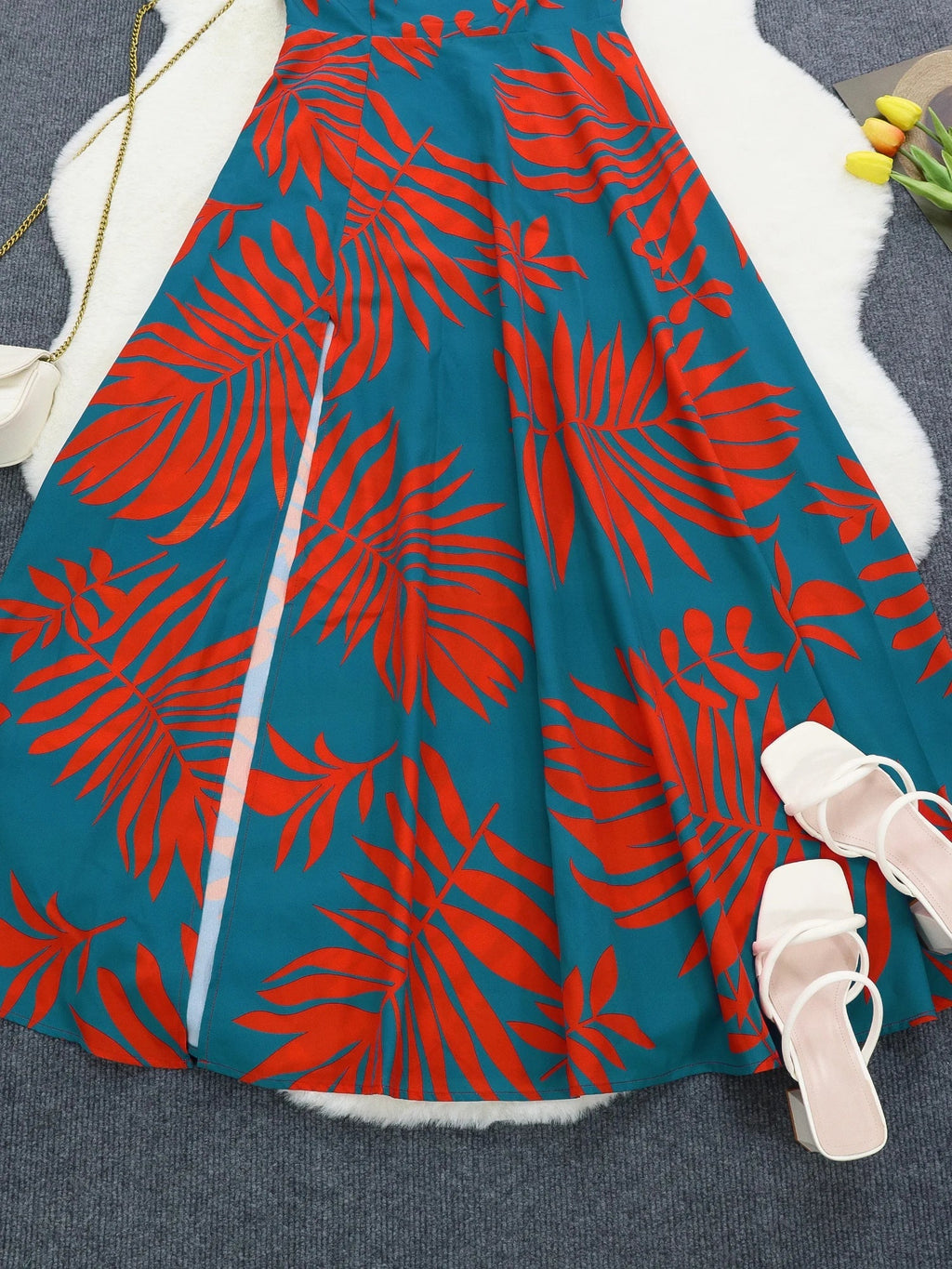 Effortlessly Elegant Dress with a Timeless Design