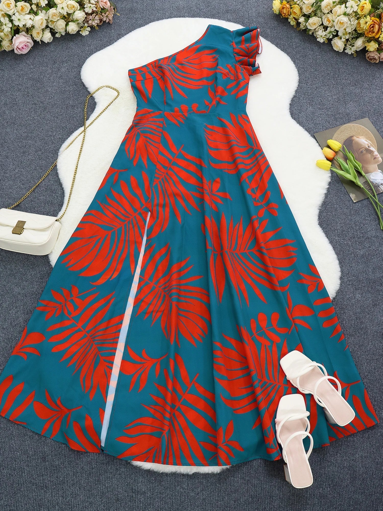 Effortlessly Elegant Dress with a Timeless Design