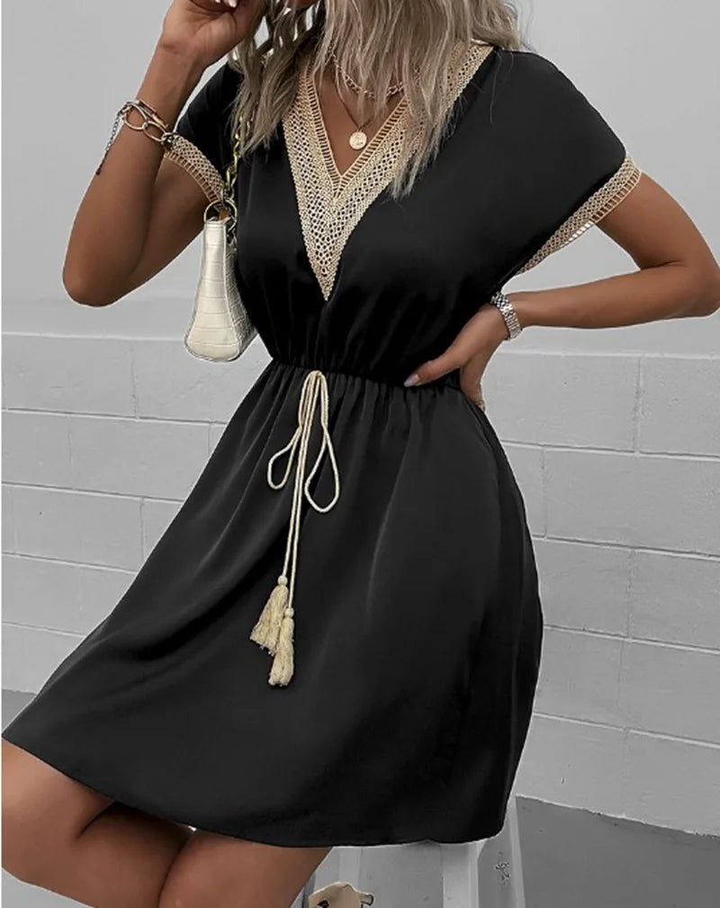 Effortlessly Elegant Dress with a Timeless Design