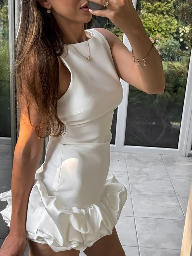 Well Tailored Dress with a Graceful Silhouette