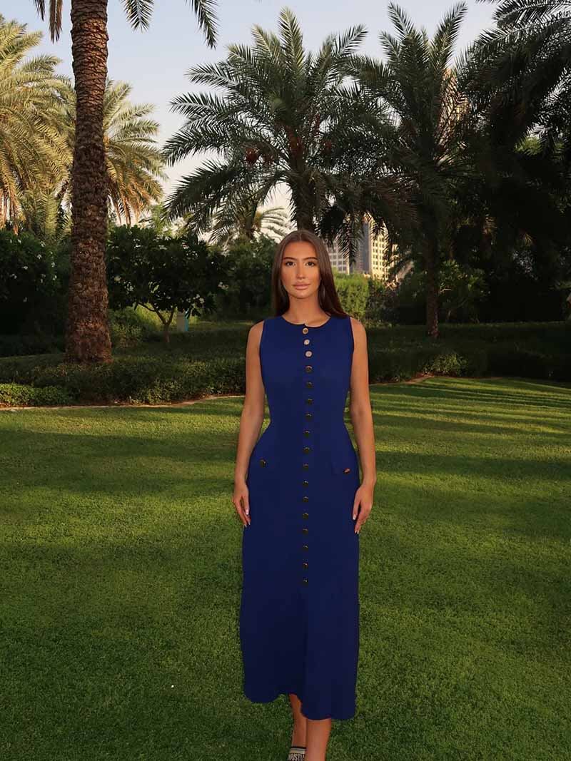 Gracefully Styled Dress for Any Occasion