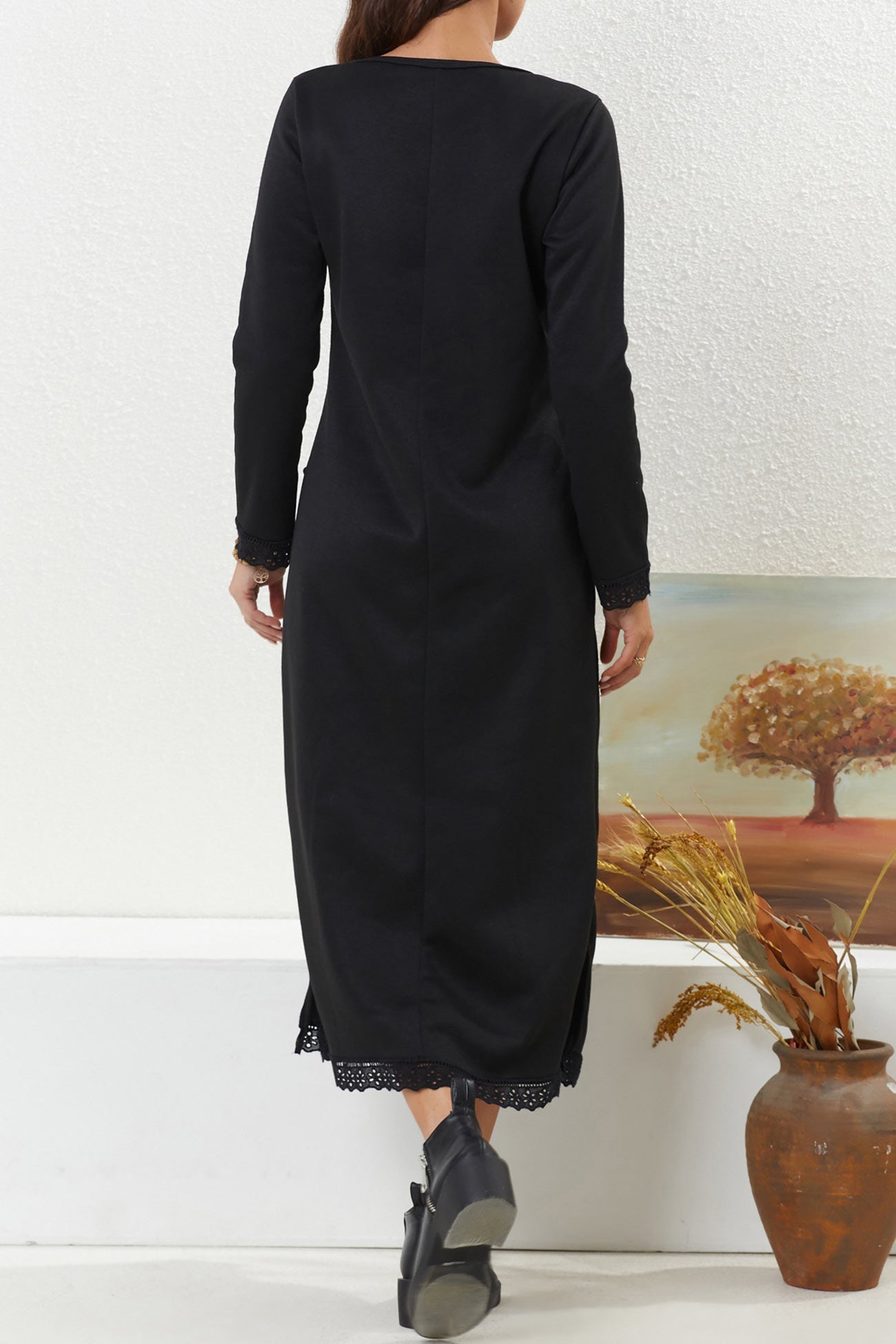 Beautifully Crafted Dress in a Classic Style