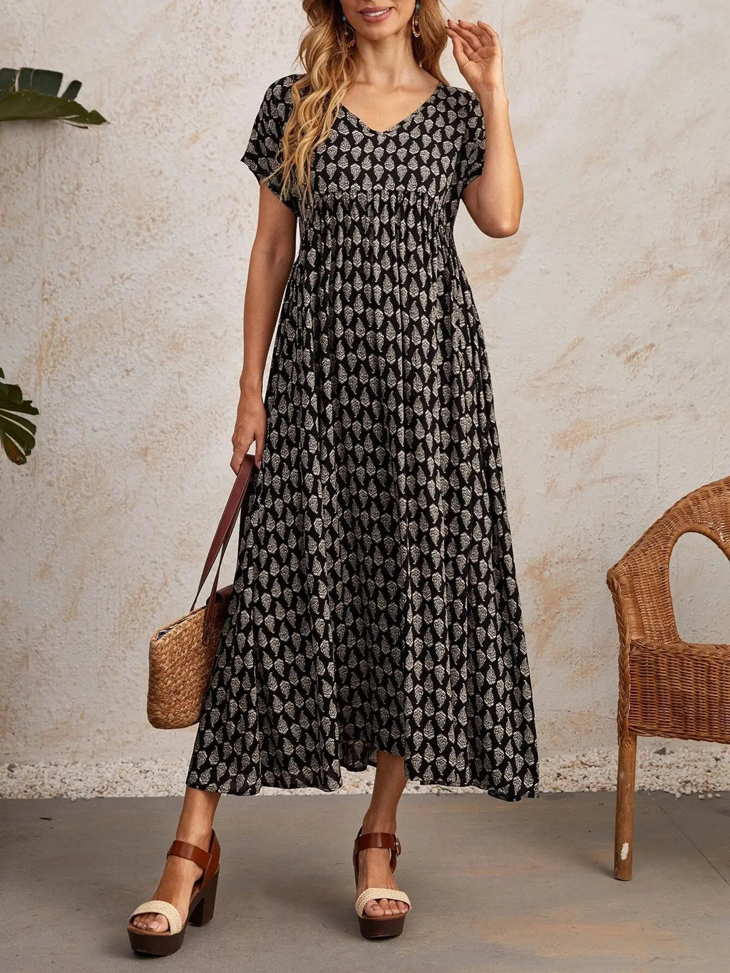 Classic Vintage Dress with a Flattering Fit