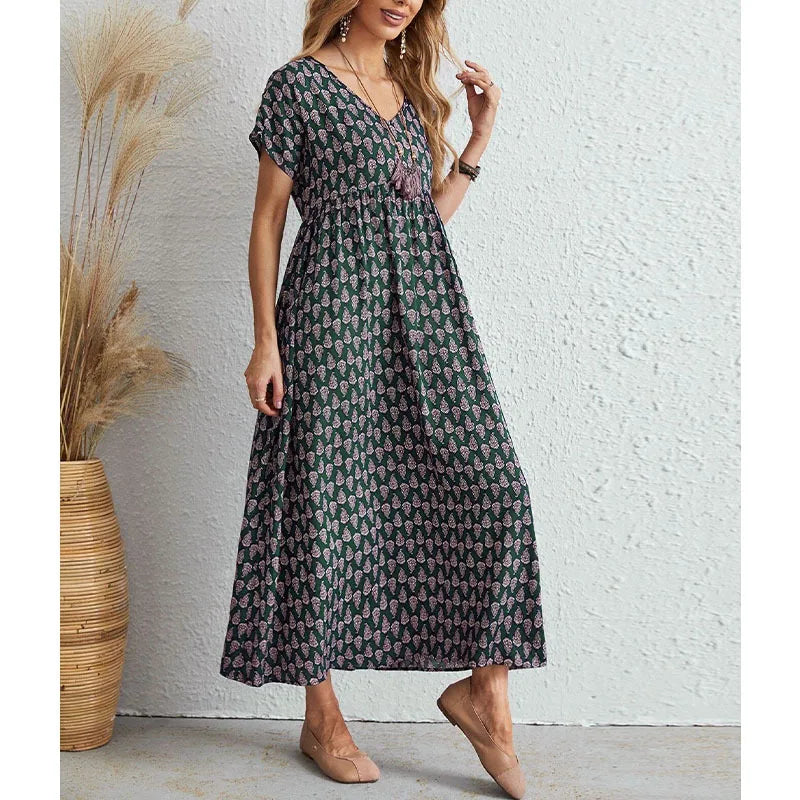 Effortlessly Elegant Dress with a Timeless Design
