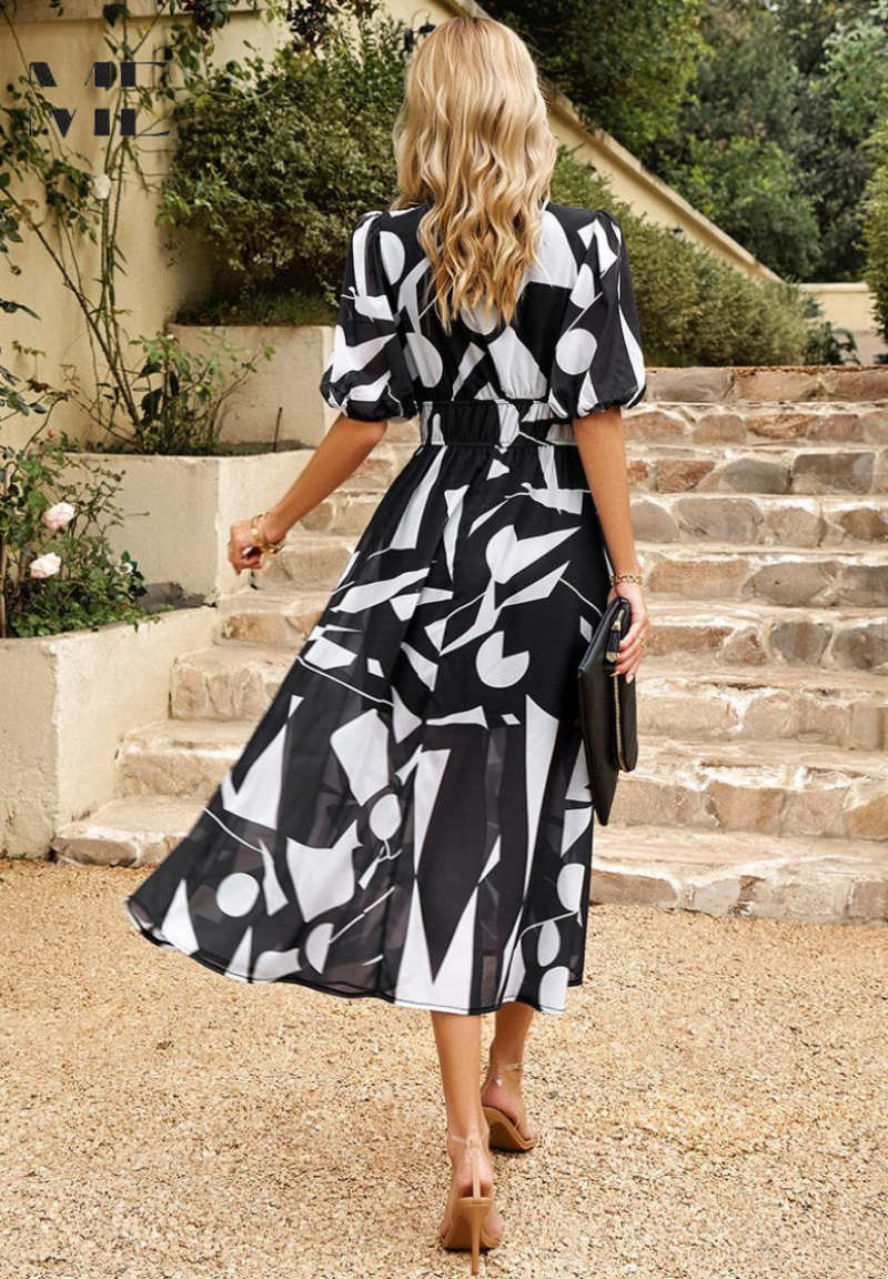 Well Tailored Dress with a Graceful Silhouette
