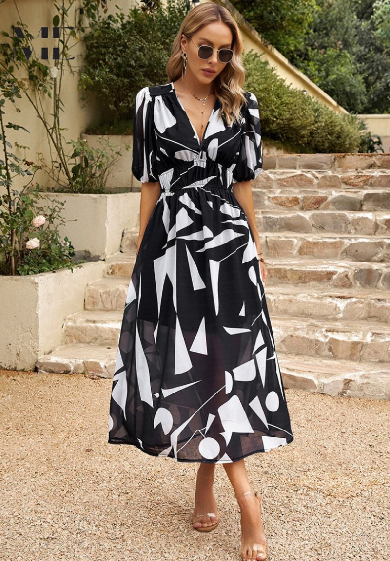 Well Tailored Dress with a Graceful Silhouette
