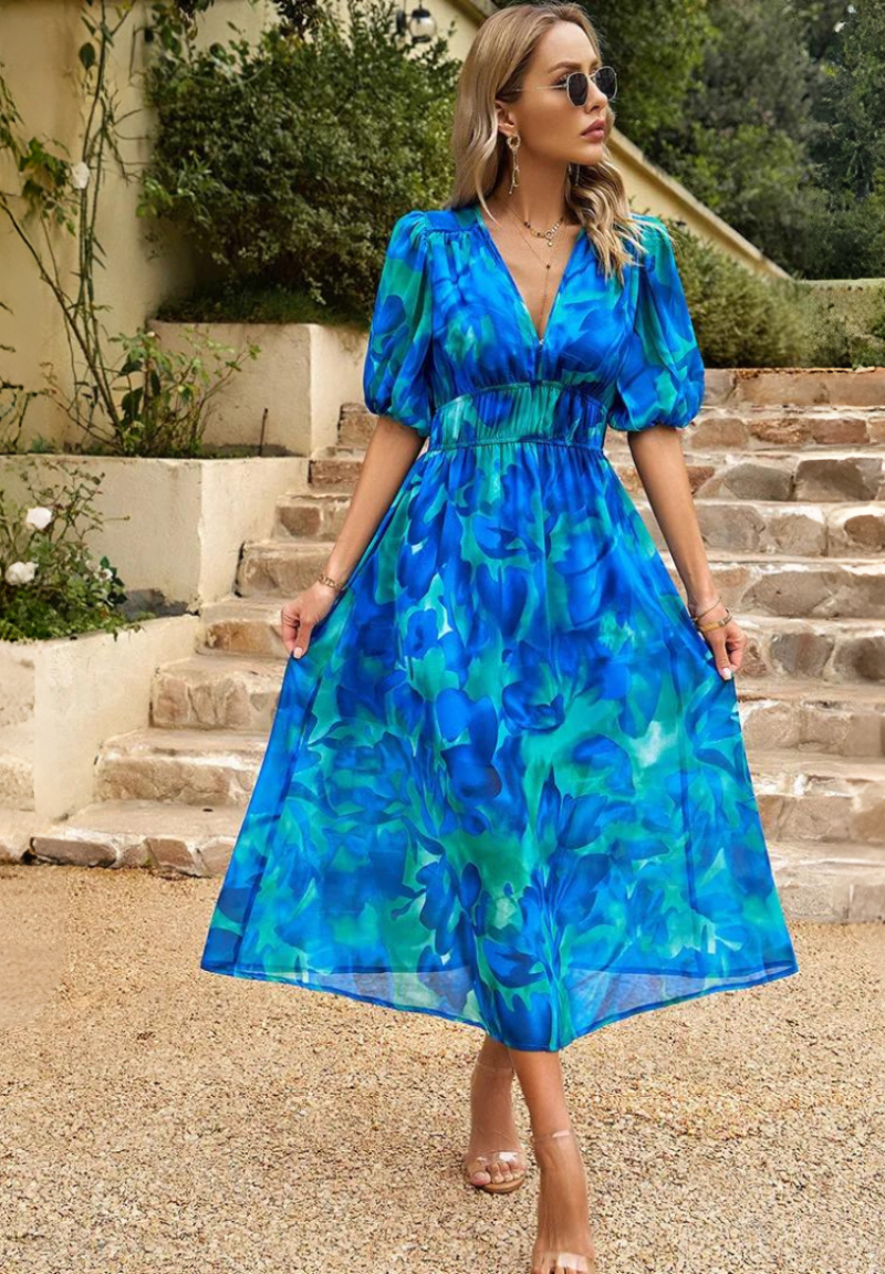 Well Tailored Dress with a Graceful Silhouette