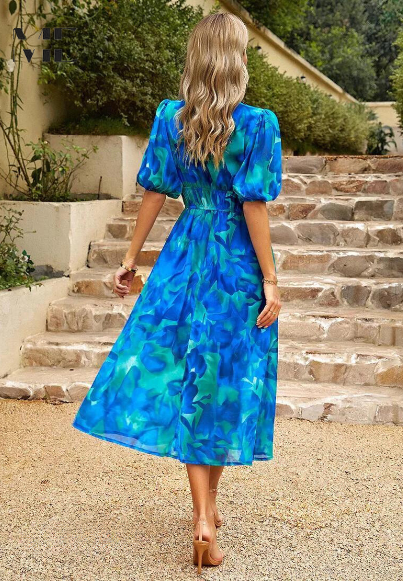 Well Tailored Dress with a Graceful Silhouette