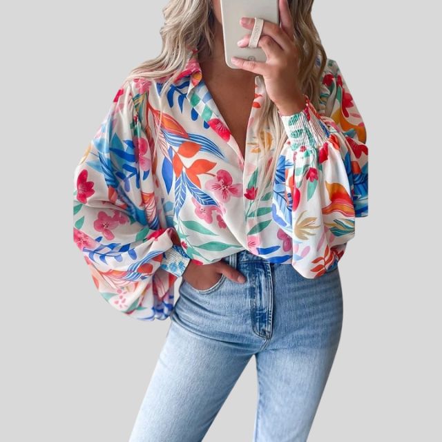 Classic Vintage Blouse with a Flattering Fit