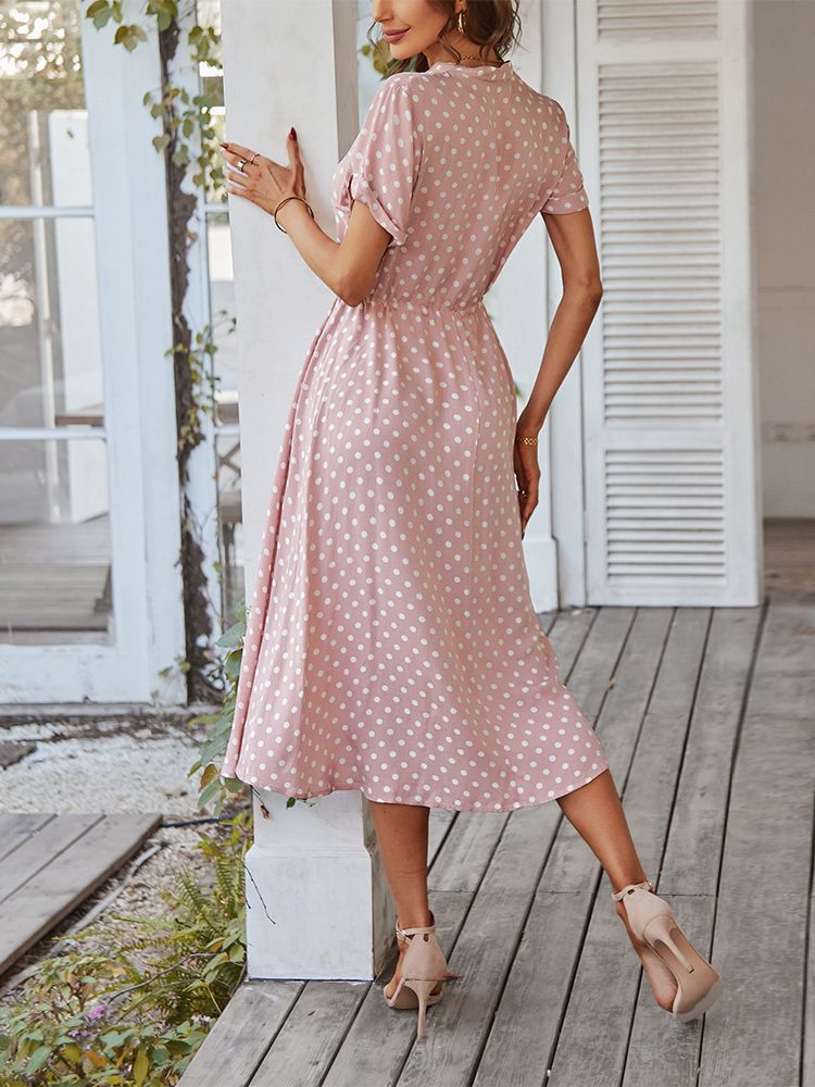 Well Tailored Dress with a Graceful Silhouette