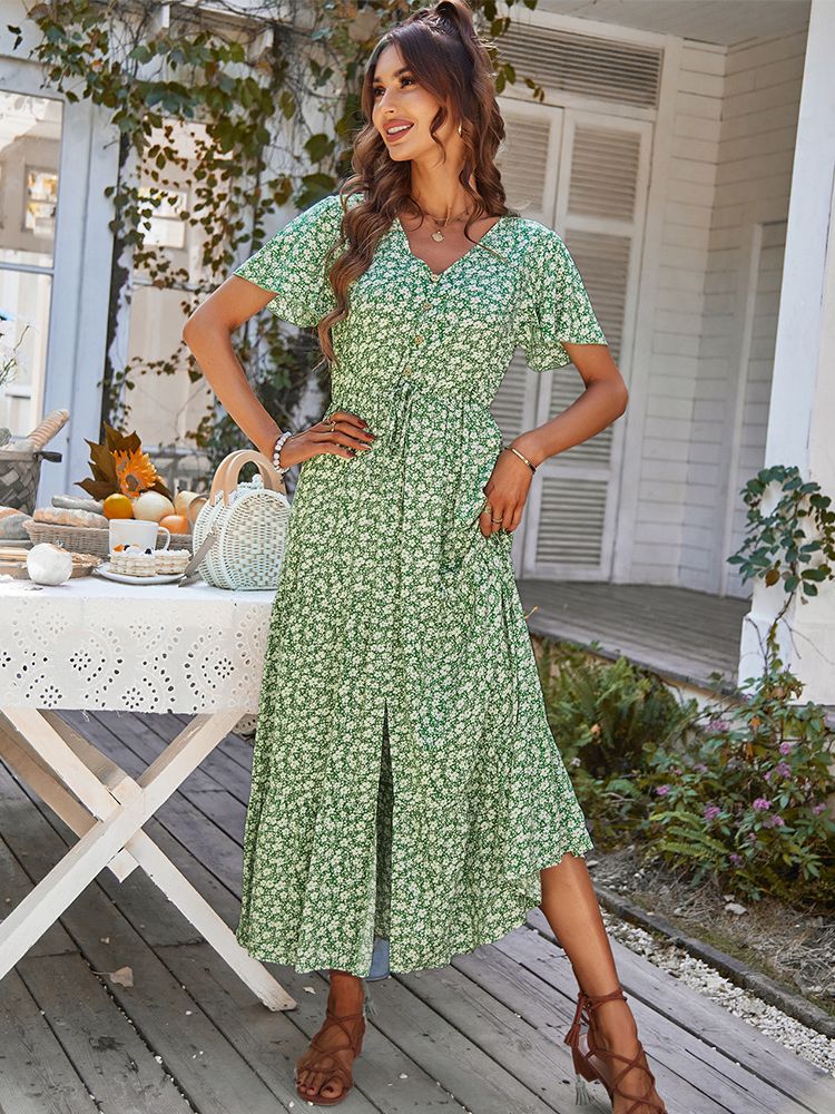 Classic Vintage Dress with a Flattering Fit