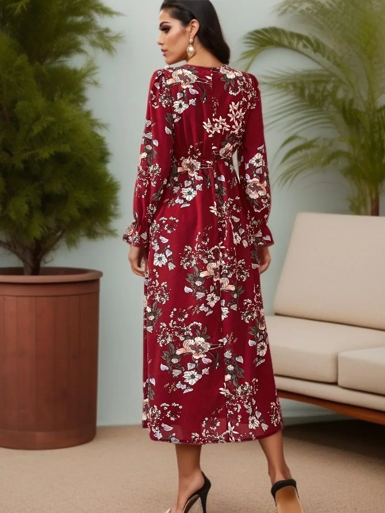 Beautifully Finished Dress in a Timeless Design