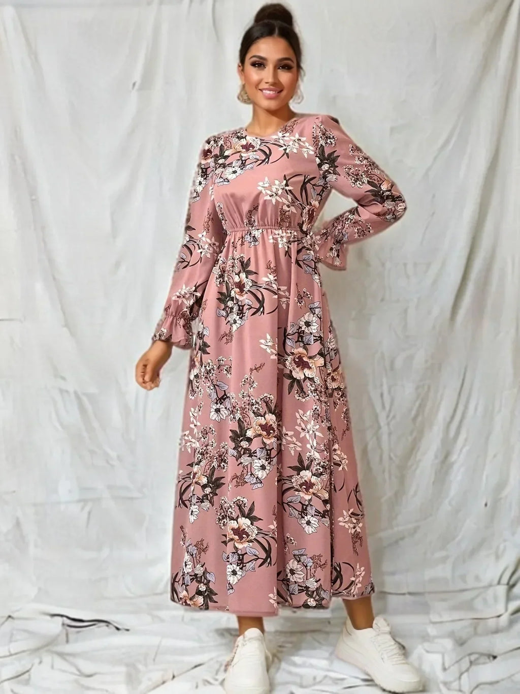 Beautifully Finished Dress in a Timeless Design