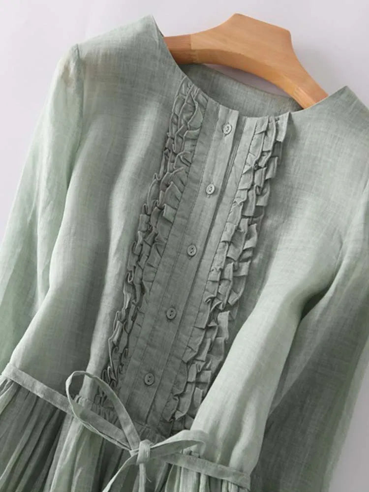 Well Tailored Dress with a Graceful Silhouette