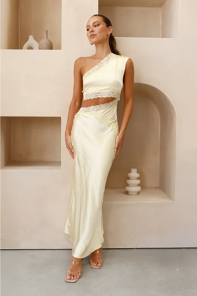 Well Tailored Dress with a Graceful Silhouette