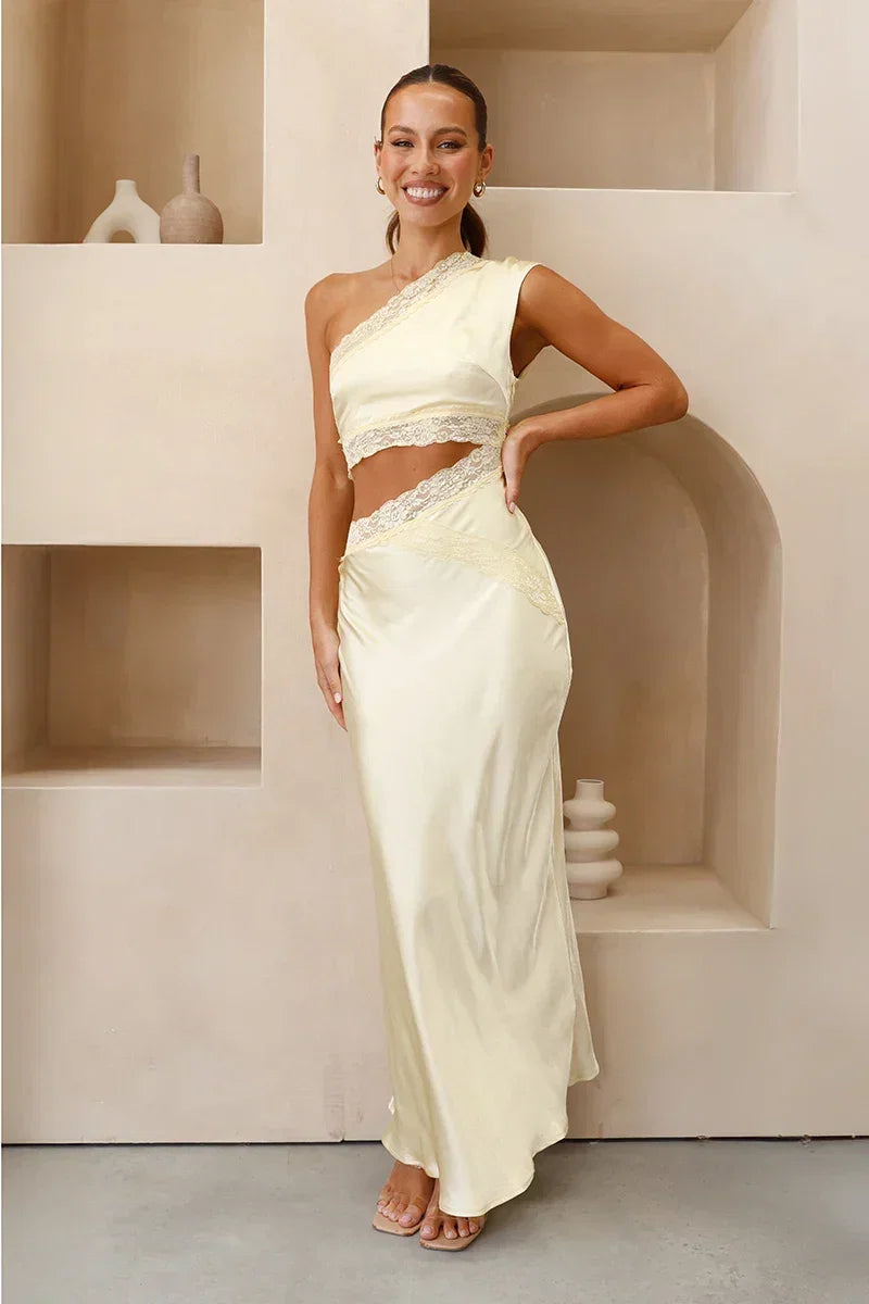 Well Tailored Dress with a Graceful Silhouette
