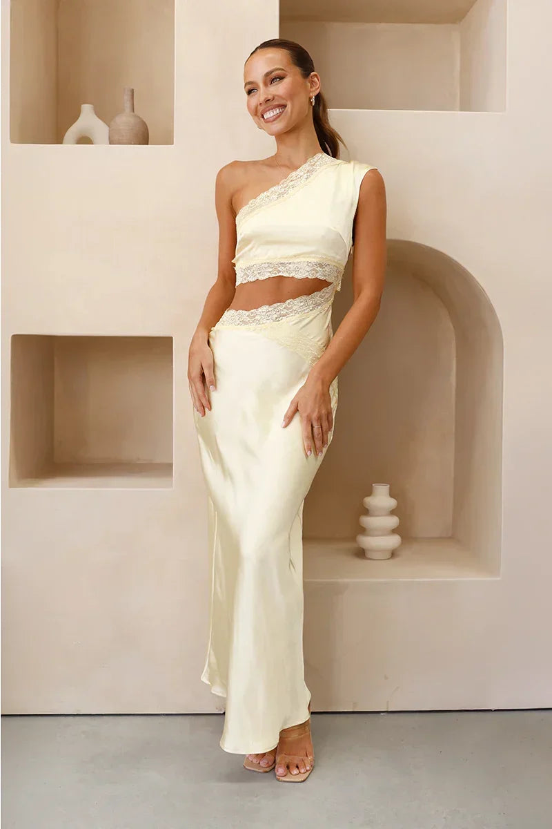 Well Tailored Dress with a Graceful Silhouette