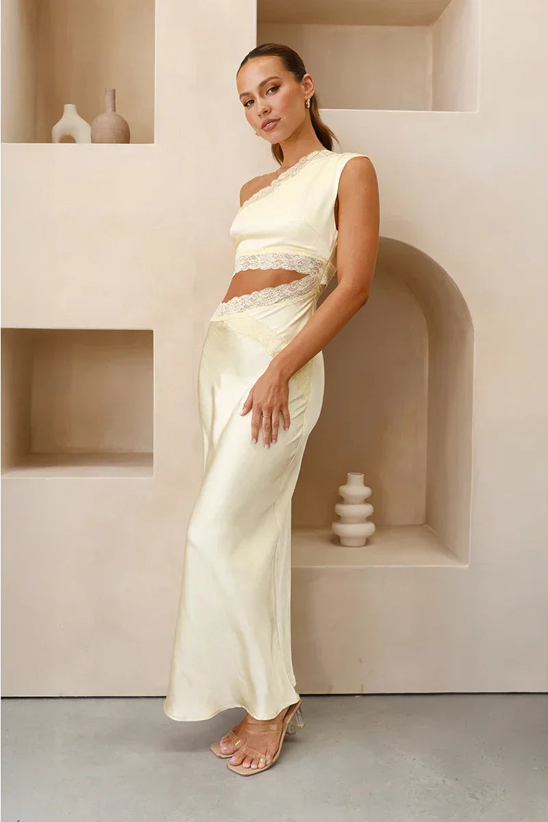 Well Tailored Dress with a Graceful Silhouette