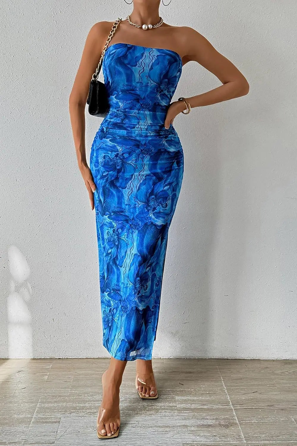 Beautifully Crafted Dress in a Classic Style
