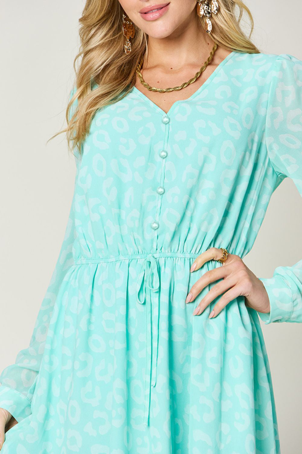 Beautifully Finished Dress in a Timeless Design