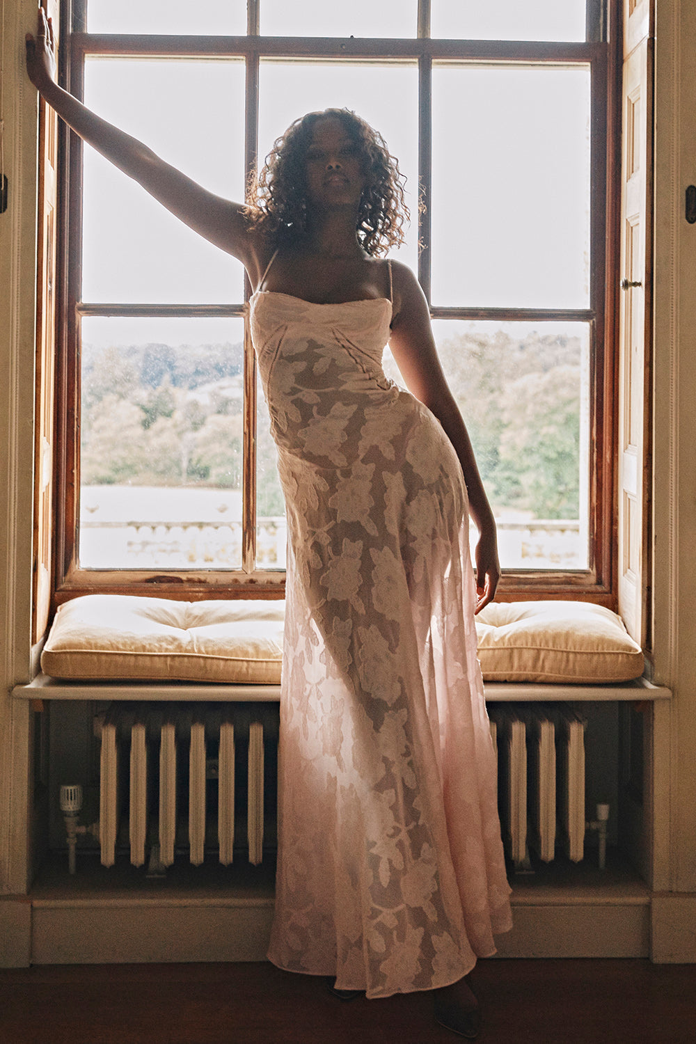 Well Tailored Dress with a Graceful Silhouette