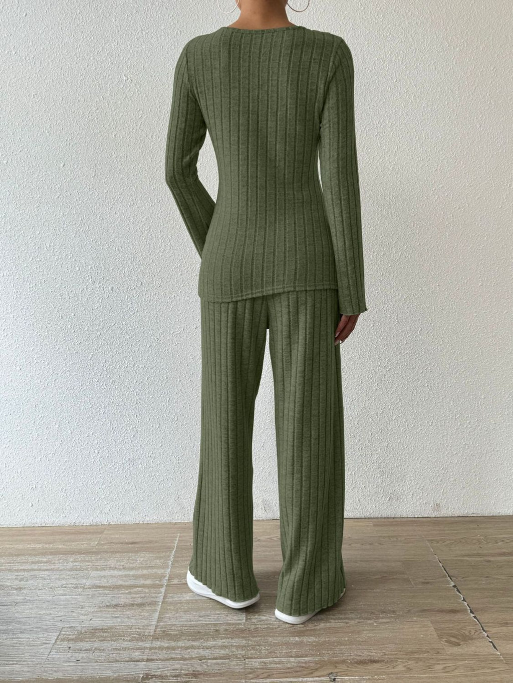 Sophisticated Trousers with a Clean Classic Look