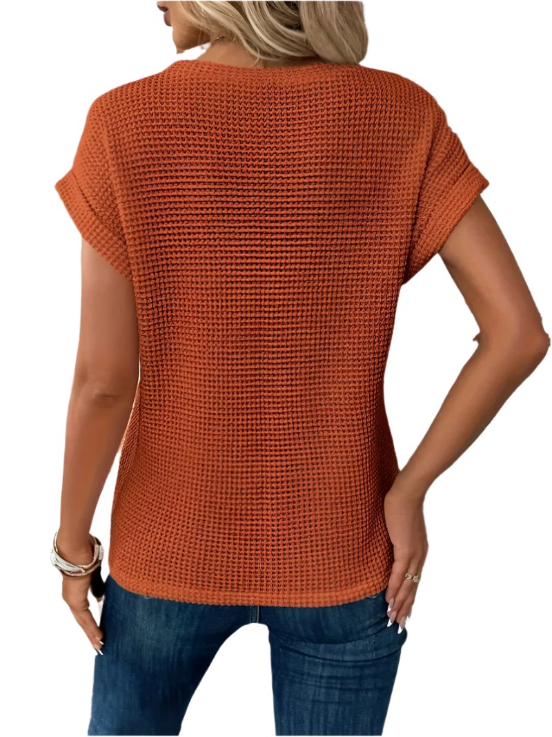 Effortlessly Elegant Blouse with a Timeless Design